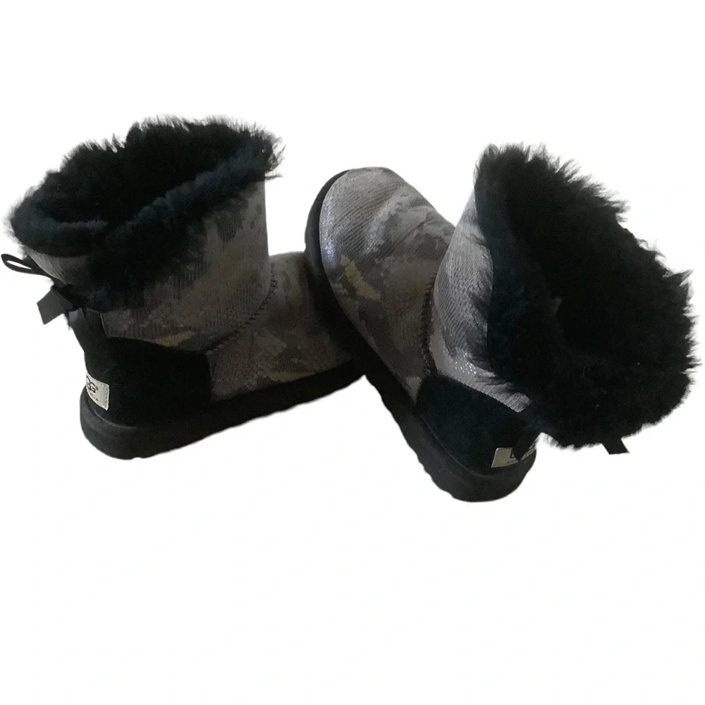 Women’s UGG boots size 6 mini Bailey bow snake print sheepskin casual boots